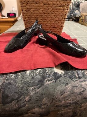 Trotters Black Patent Croc-Embossed Slingback Heels